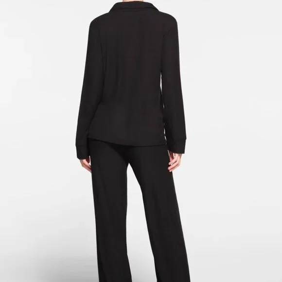 SKIMS Soft Lounge Sleep Set Medium in Onyx - Picture 3 of 7